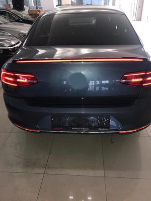 VOLKSWAGEN PASSAT B8 IÇIN UYUMLU LED SPOILER (PIANO BLACK)